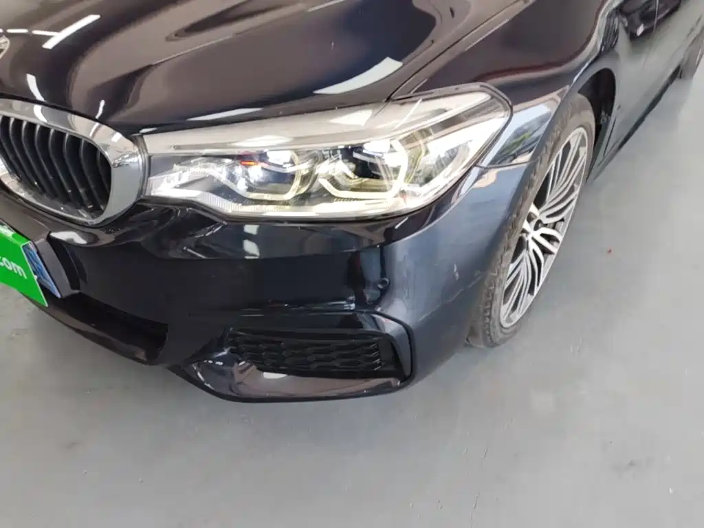BMW 5 Series 2018 — фото 24