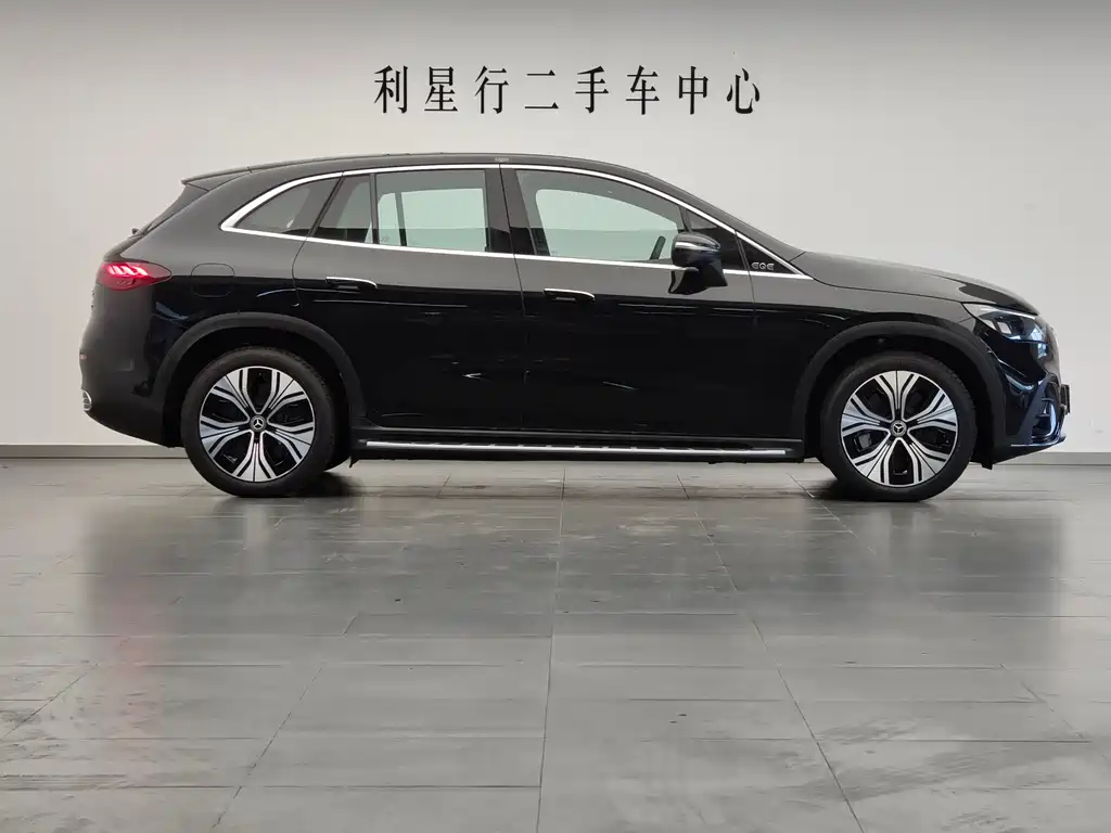 Mercedes-Benz EQE SUV 2025