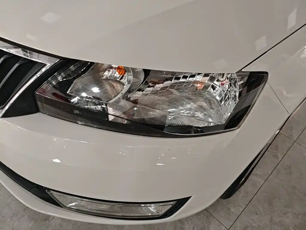 Skoda Rapid 2015 — фото 24