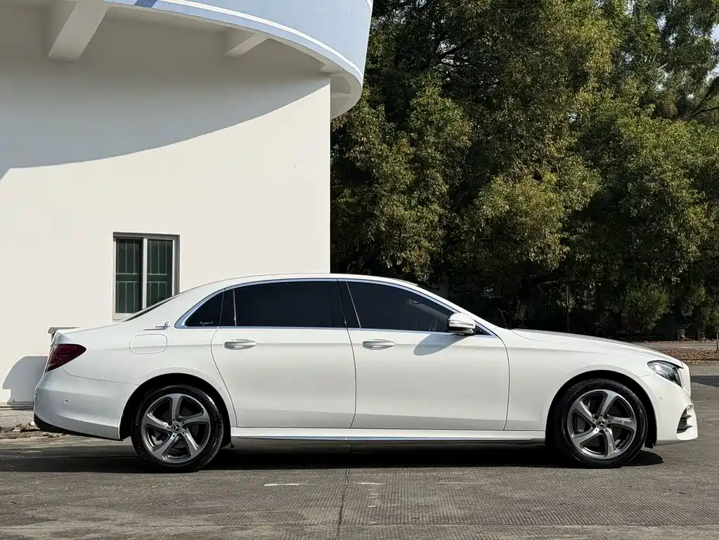 Mercedes-Benz E-Class 2018 — фото 11