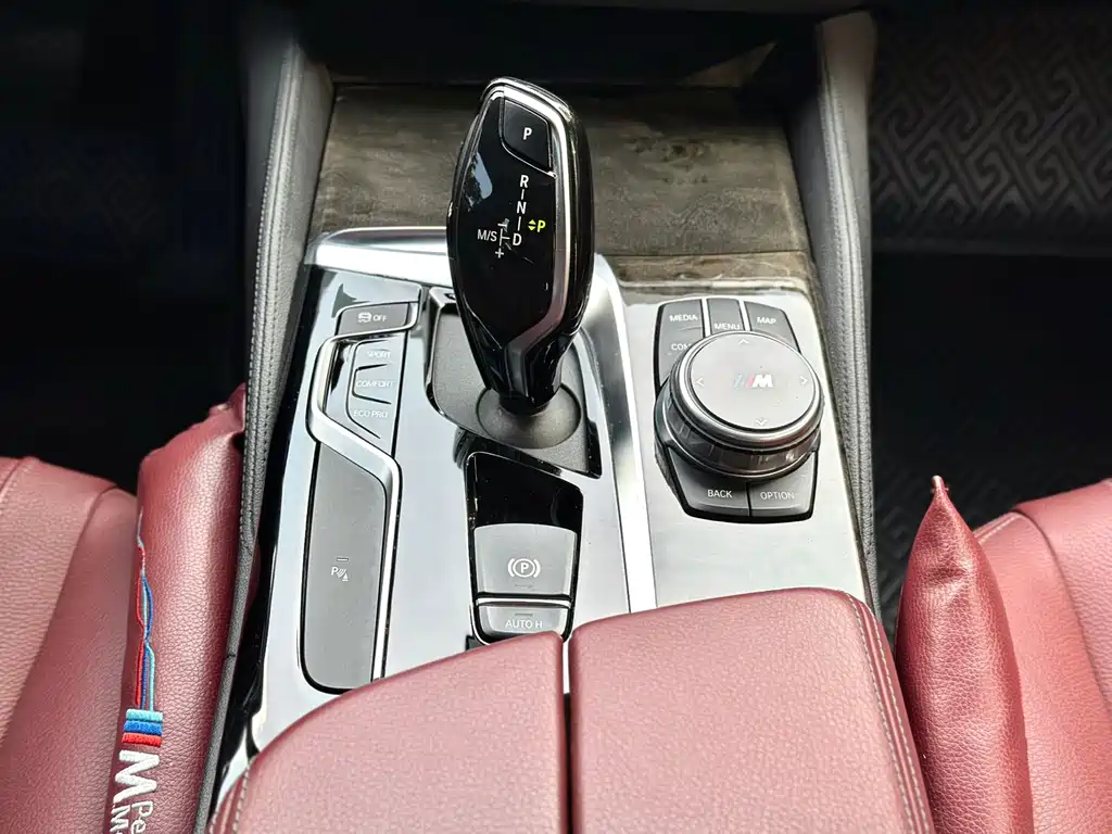 BMW 5 Series 2020 — фото 10