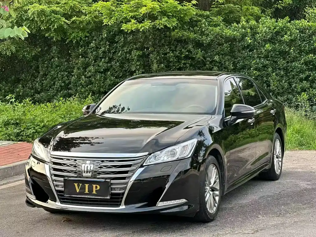 Toyota Crown 2017 — фото 1