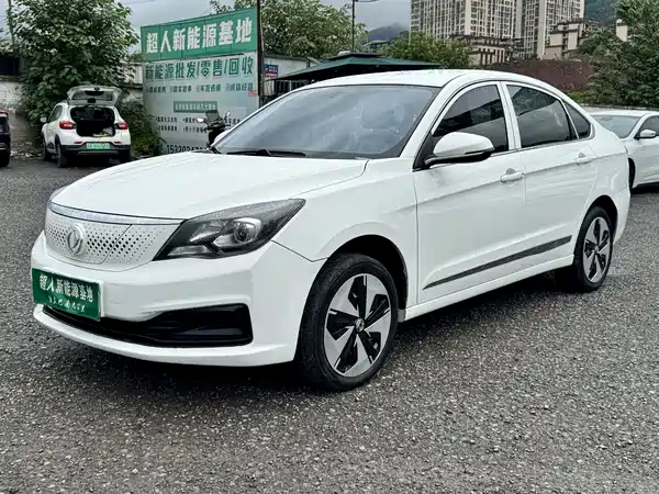 Dongfeng E70 2022
