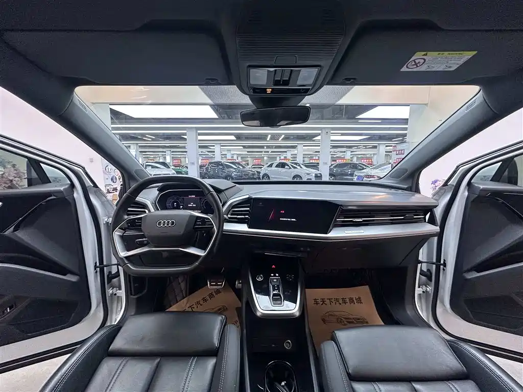 Audi Q4 e-tron 2023 — фото 7