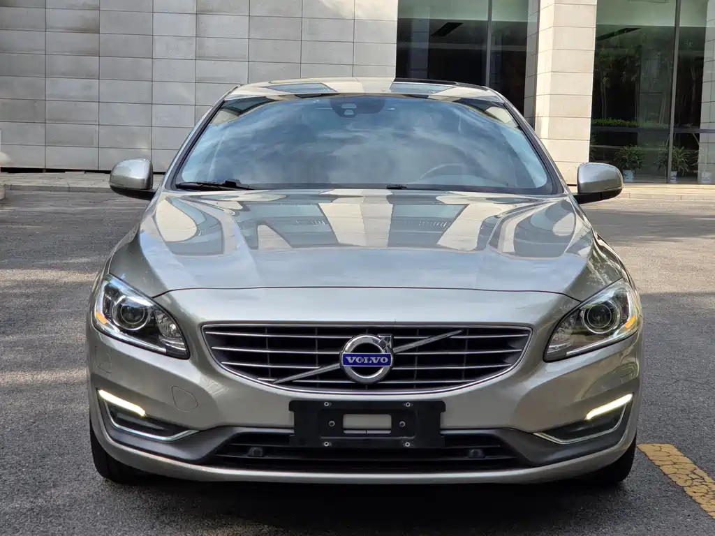 Volvo S60 2015 — фото 2