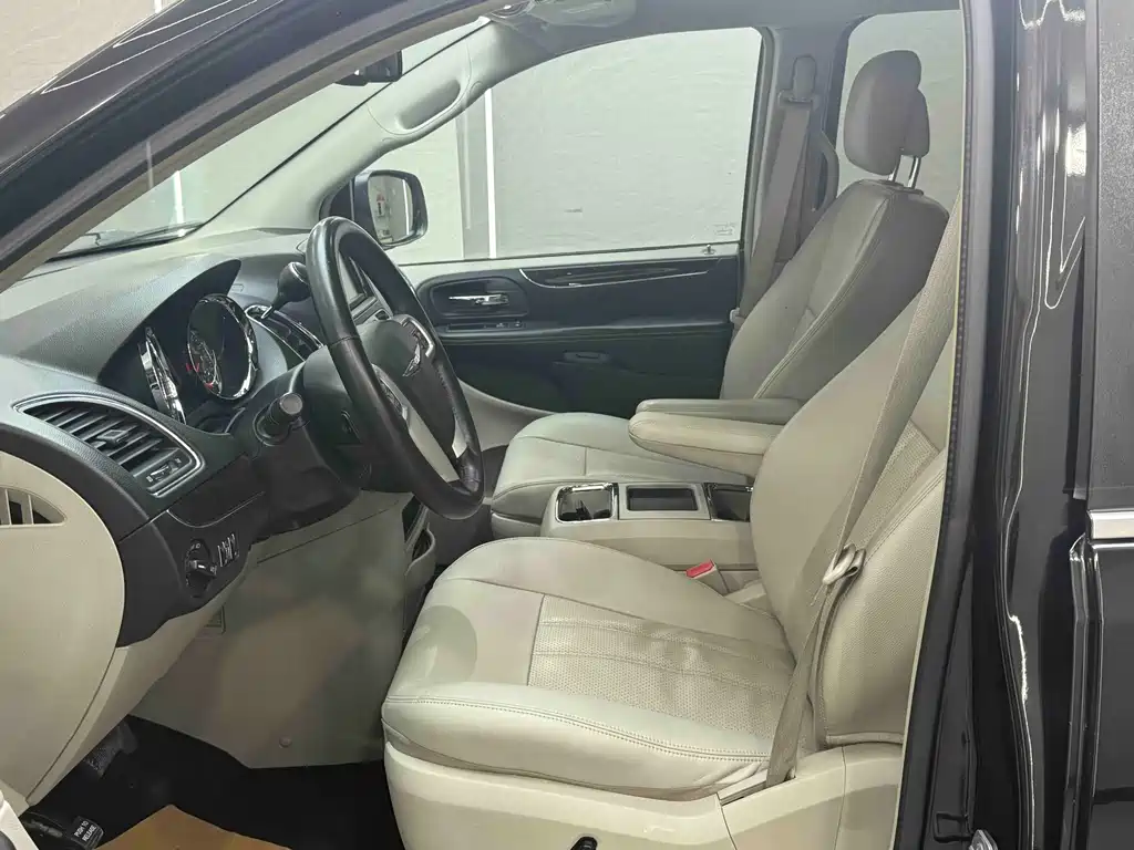 Chrysler Grand Voyager 2014 — фото 20