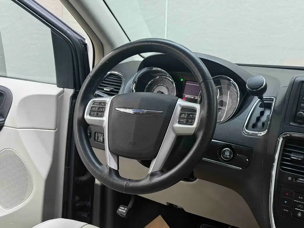Chrysler Grand Voyager 2014 — фото 18