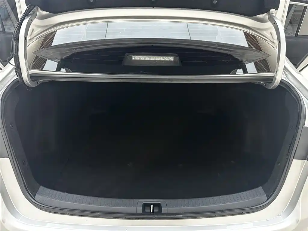 Toyota Corolla 2023 — фото 20