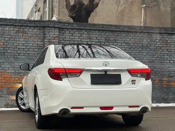Toyota Reiz 2013