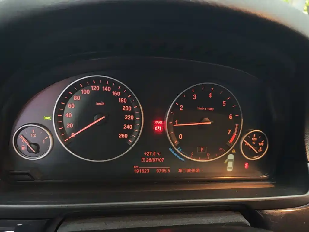 BMW 5 Series 2016 — фото 12