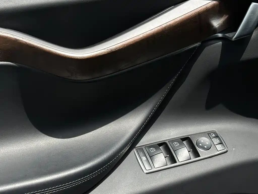 Tesla Model X 2021 — фото 10