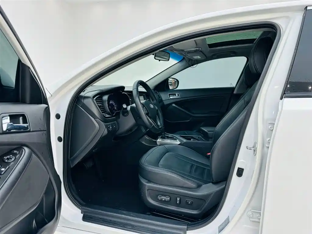 Kia K5 2011 — фото 13