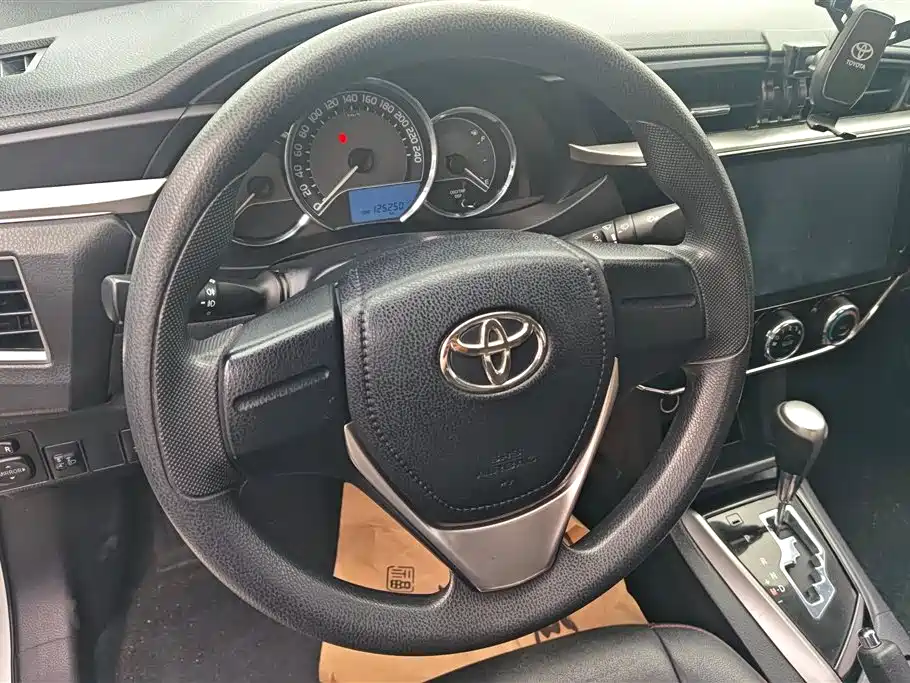Toyota Corolla 2016 — фото 15
