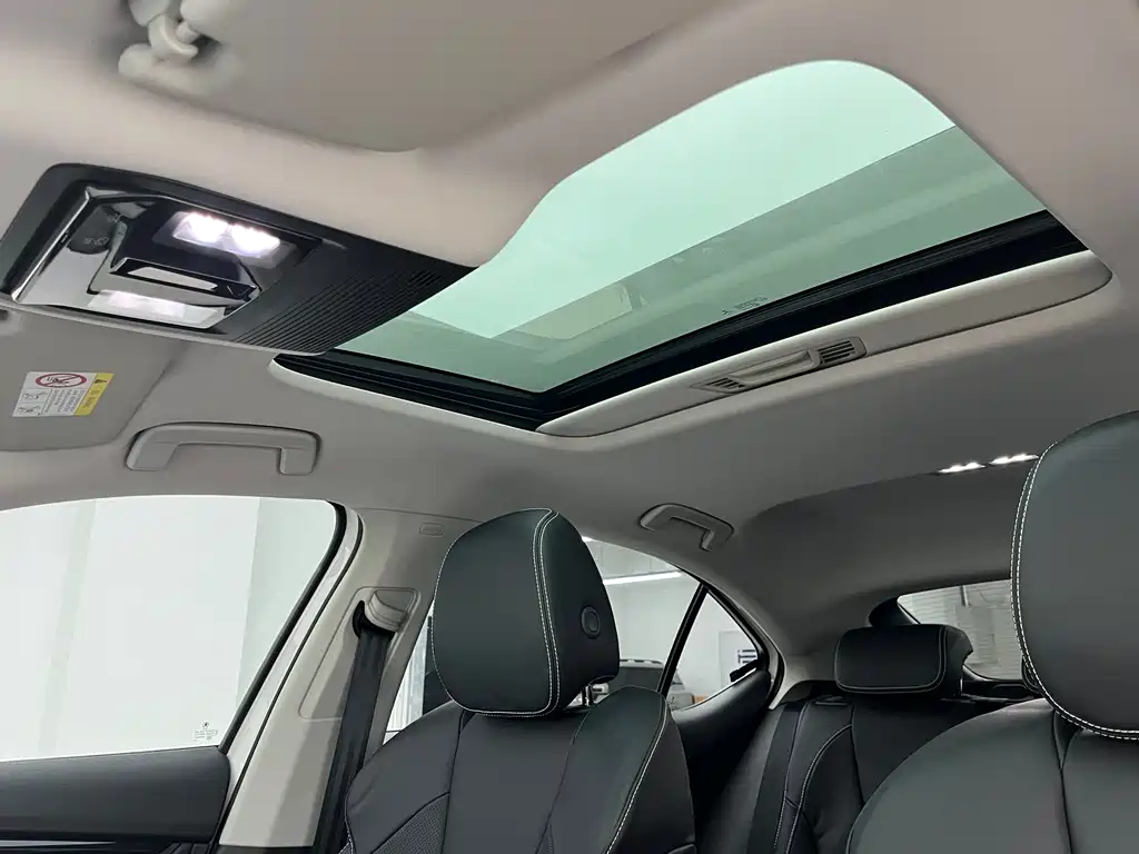 Skoda Octavia 2023 — фото 11