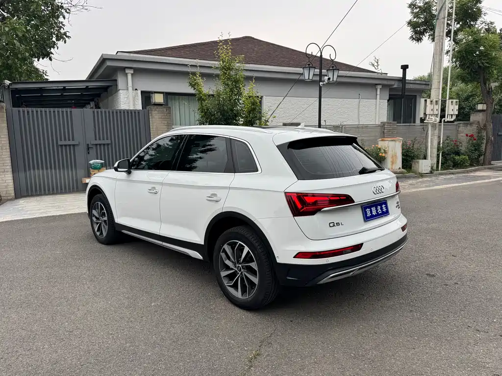 Audi Q5L 2022 — фото 11