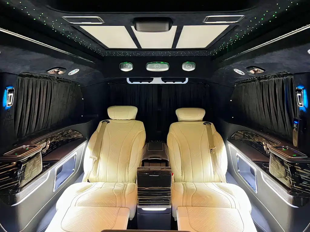 Mercedes-Benz V-Class 2022 — фото 24
