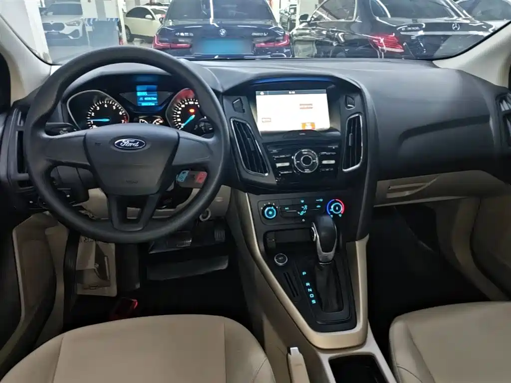 Ford Focus 2017 — фото 10