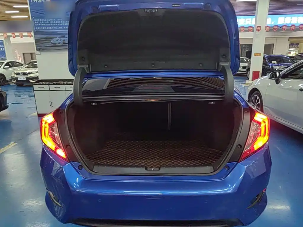 Honda Civic 2018 — фото 19