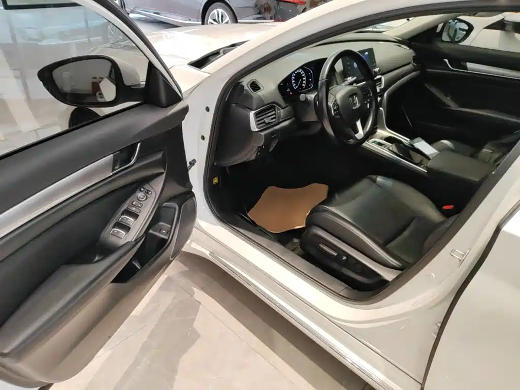 Honda Accord 2020 — фото 16