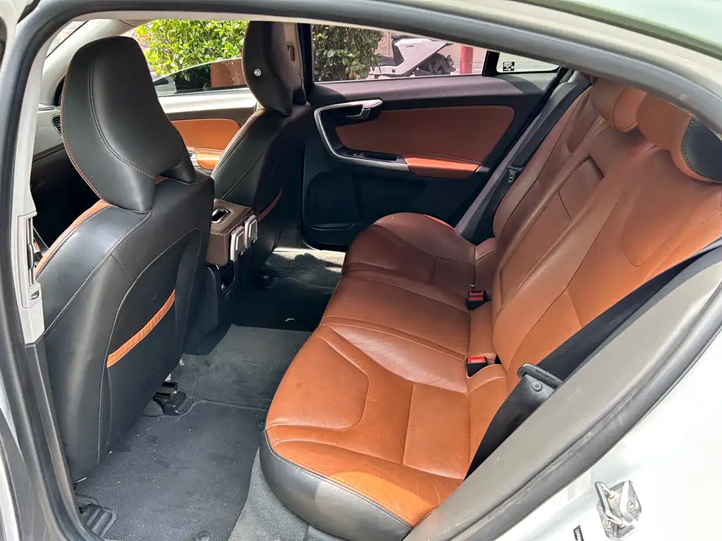 Volvo S60 2018 — фото 15