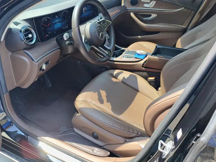 Mercedes-Benz E-Class 2023 — фото 9