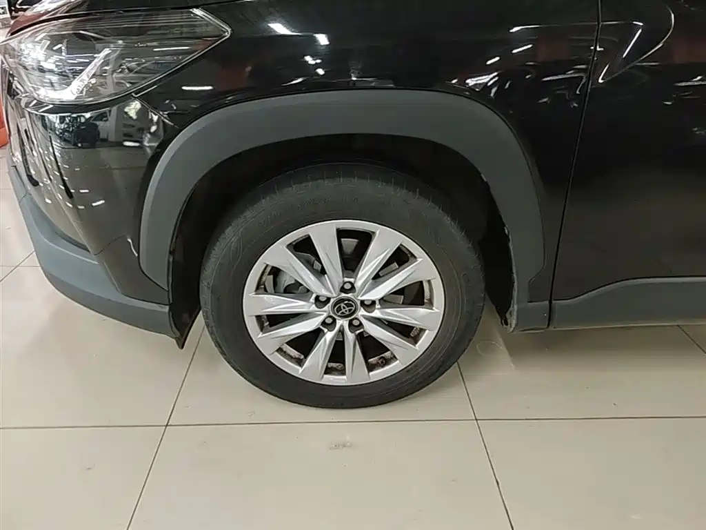Toyota Corolla Cross 2023 — фото 23
