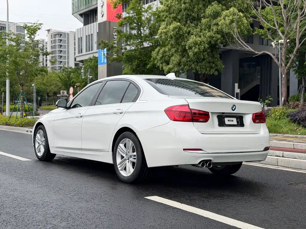 BMW 3 Series 2017 — фото 11