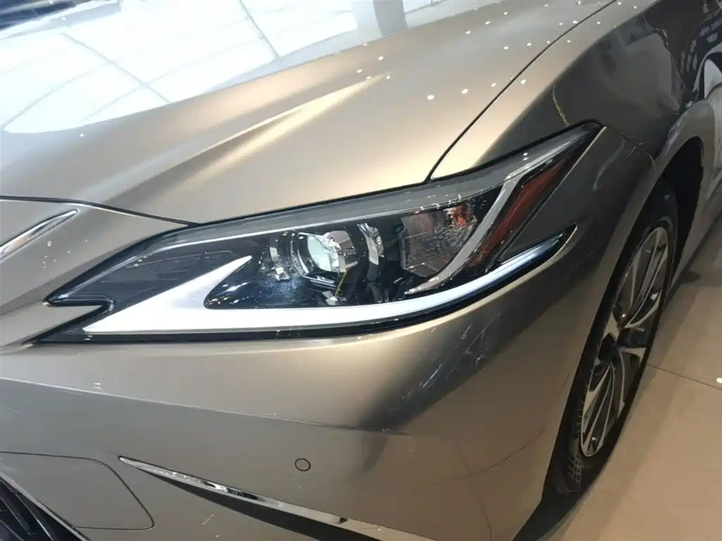 Lexus ES 2022 — фото 24