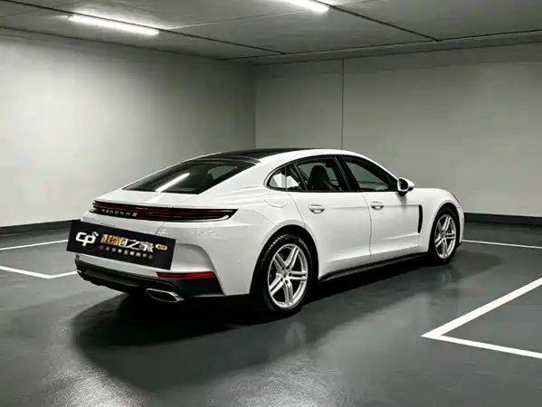 Porsche Panamera 2025