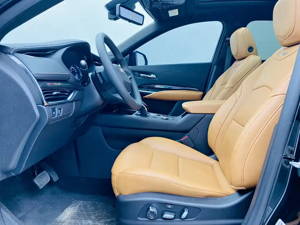 Cadillac XT4 2023 — фото 13
