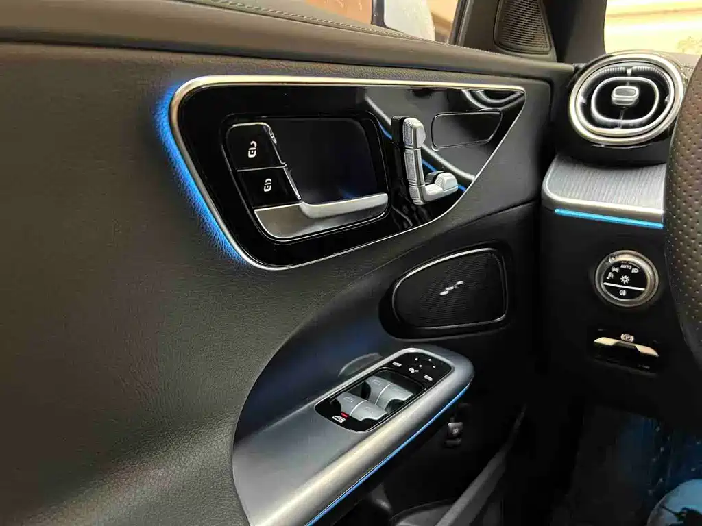 Mercedes-Benz C-Class 2023 — фото 13