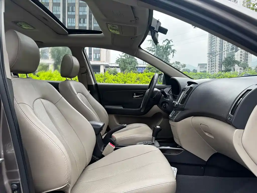 Hyundai Elantra 2015 — фото 9