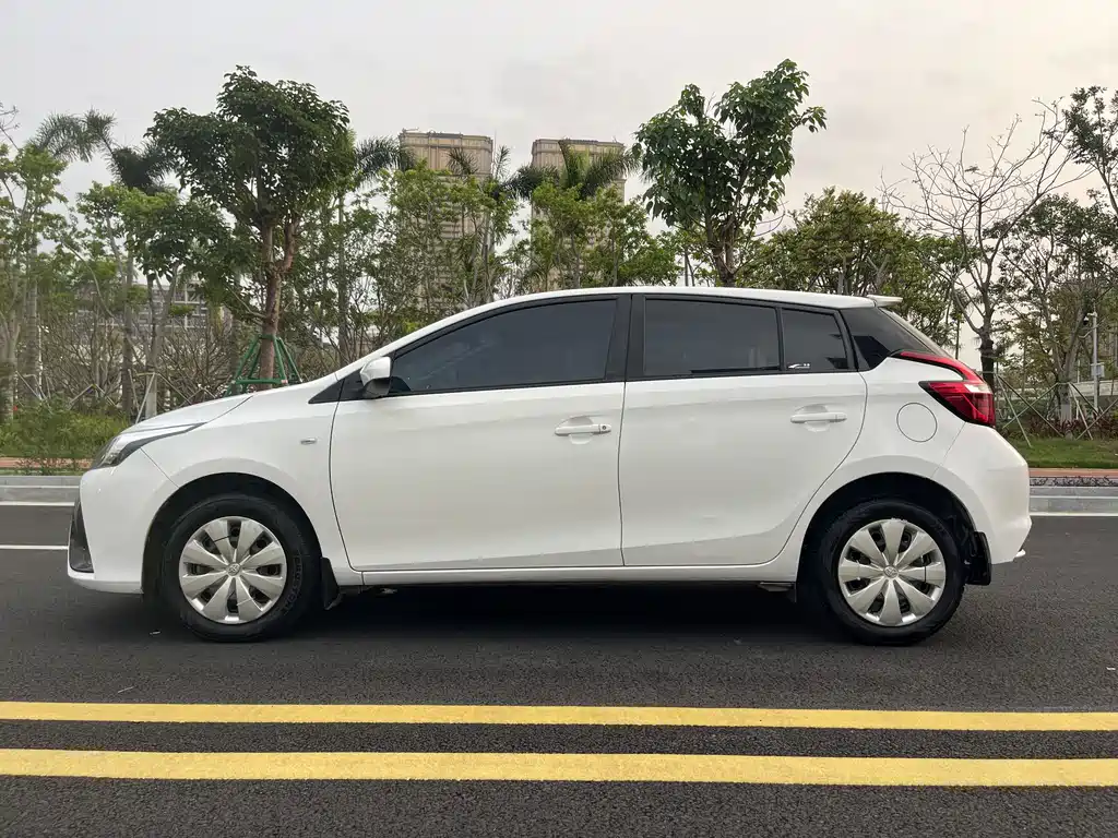 Toyota Yaris L 2020 — фото 22