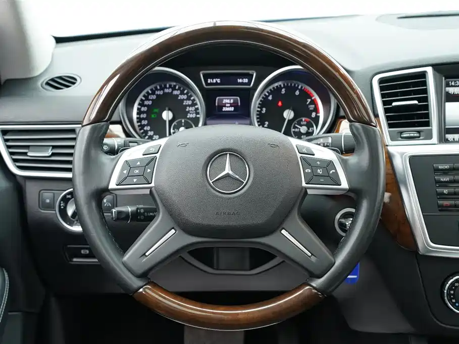 Mercedes-Benz M-Class 2015 — фото 16