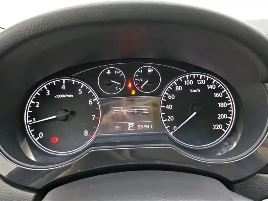 Nissan Tiida 2015 — фото 14