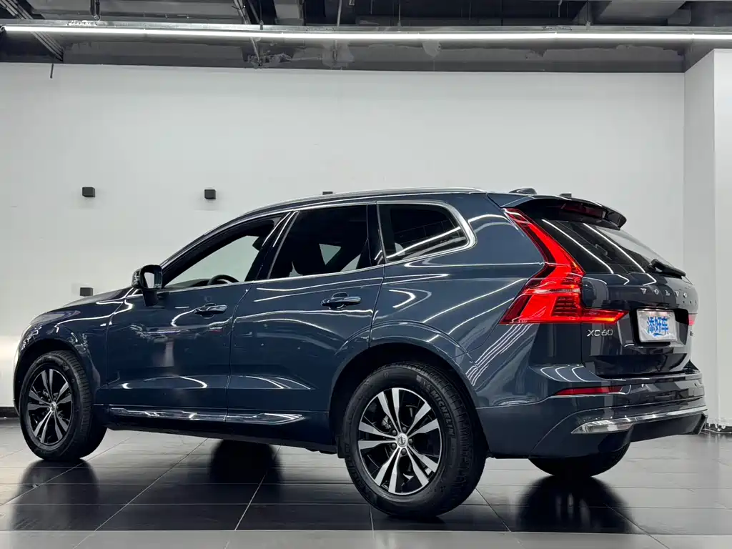 Volvo XC60 2023 — фото 15