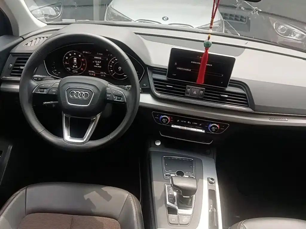 Audi Q5L 2019 — фото 10