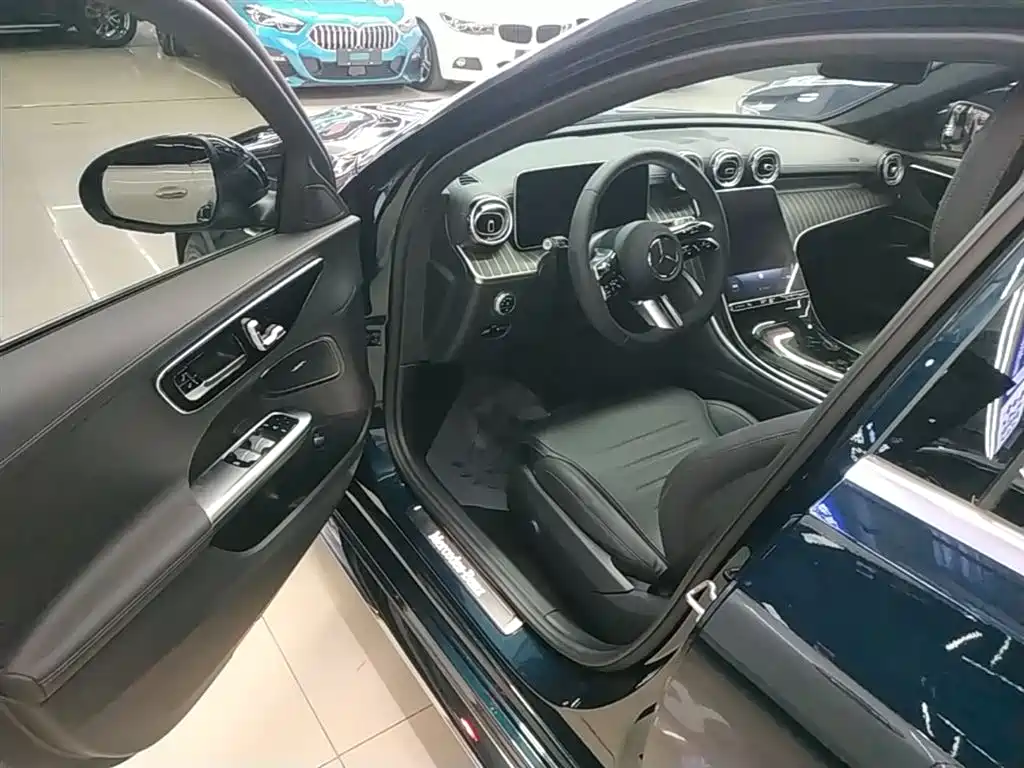 Mercedes-Benz C-Class 2023 — фото 16