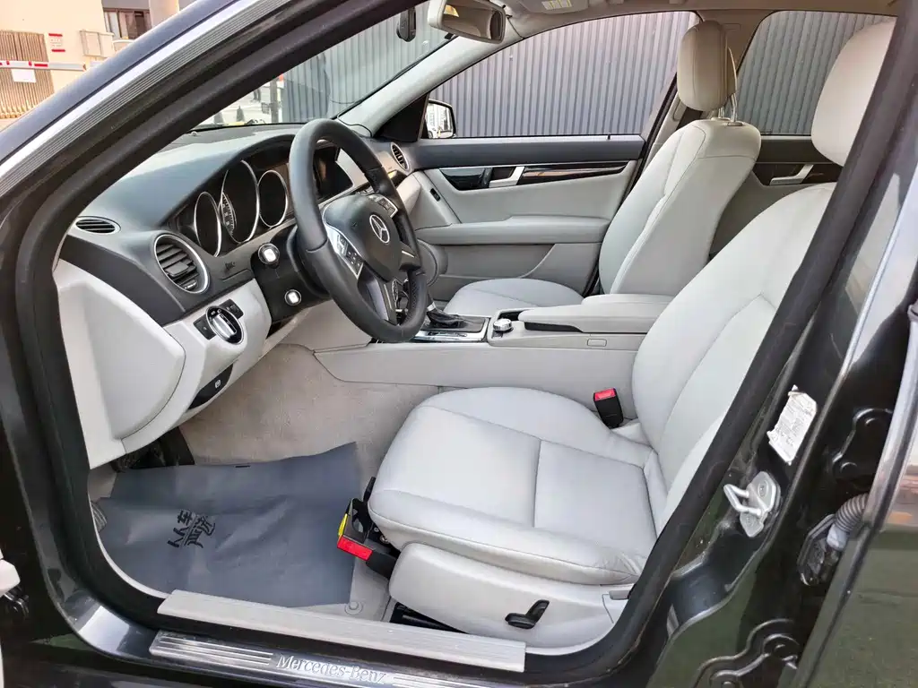 Mercedes-Benz C-Class 2012 — фото 11
