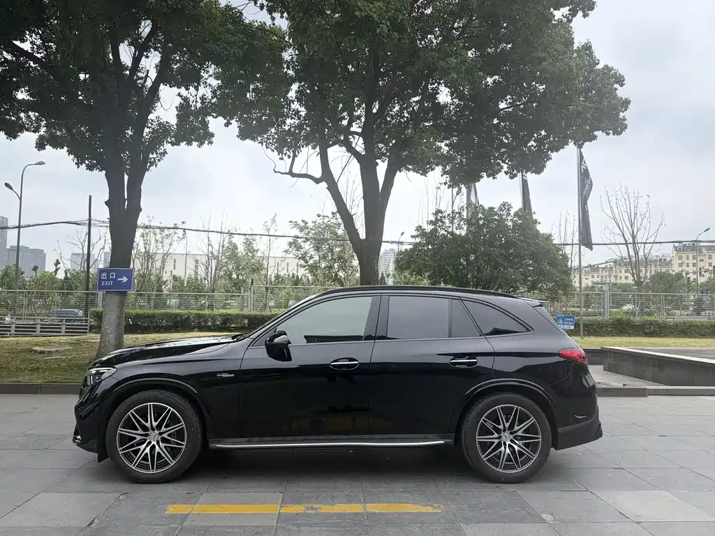 Mercedes-Benz GLC AMG 2025 — фото 7
