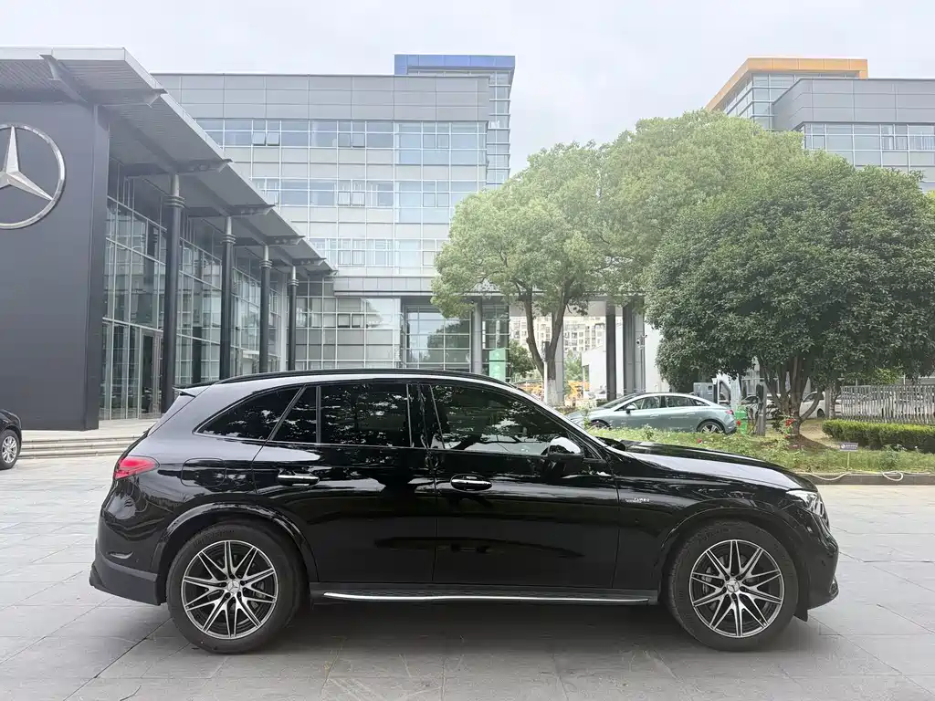 Mercedes-Benz GLC AMG 2025 — фото 4