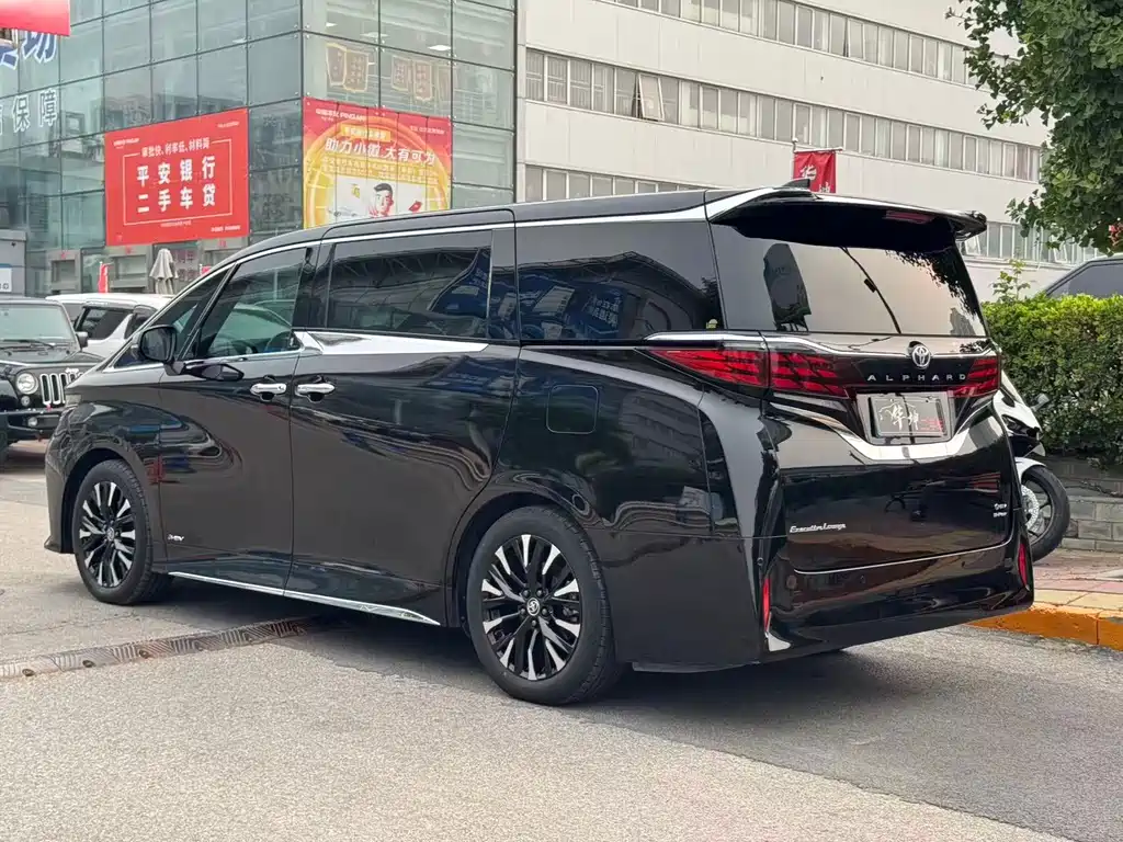 Toyota Alphard 2024 — фото 10