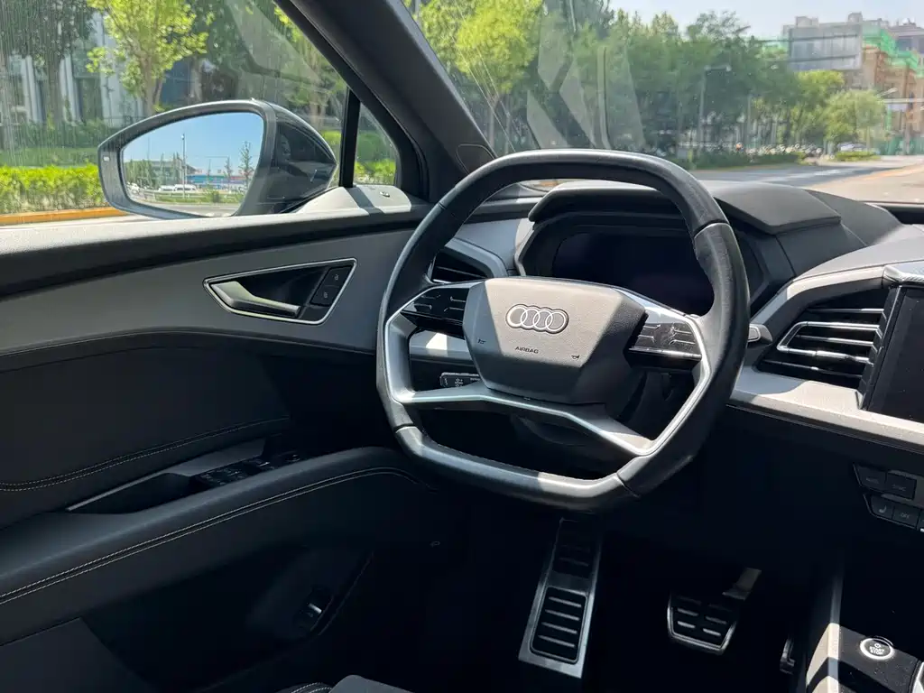 Audi Q5 e-tron 2023 — фото 15