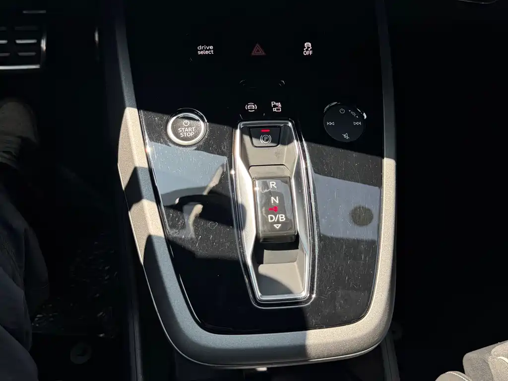 Audi Q5 e-tron 2023 — фото 23