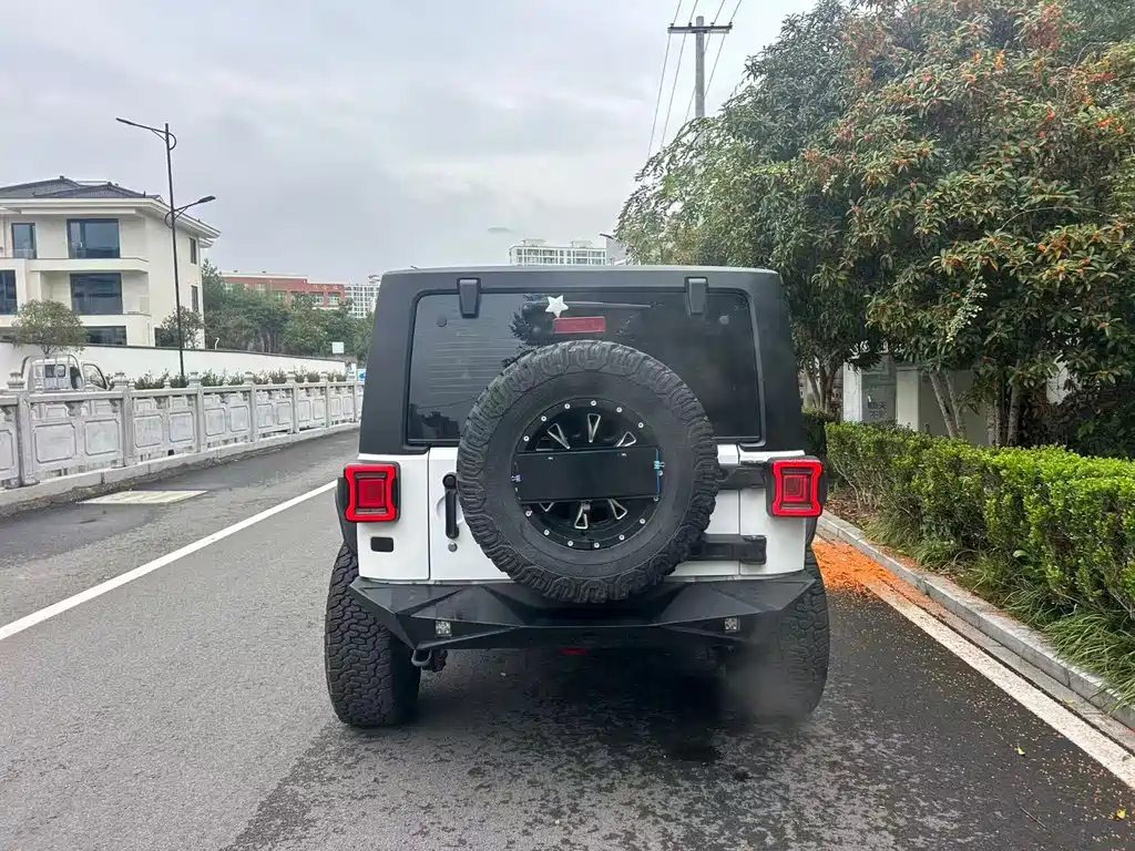 Jeep Wrangler 2017 — фото 12