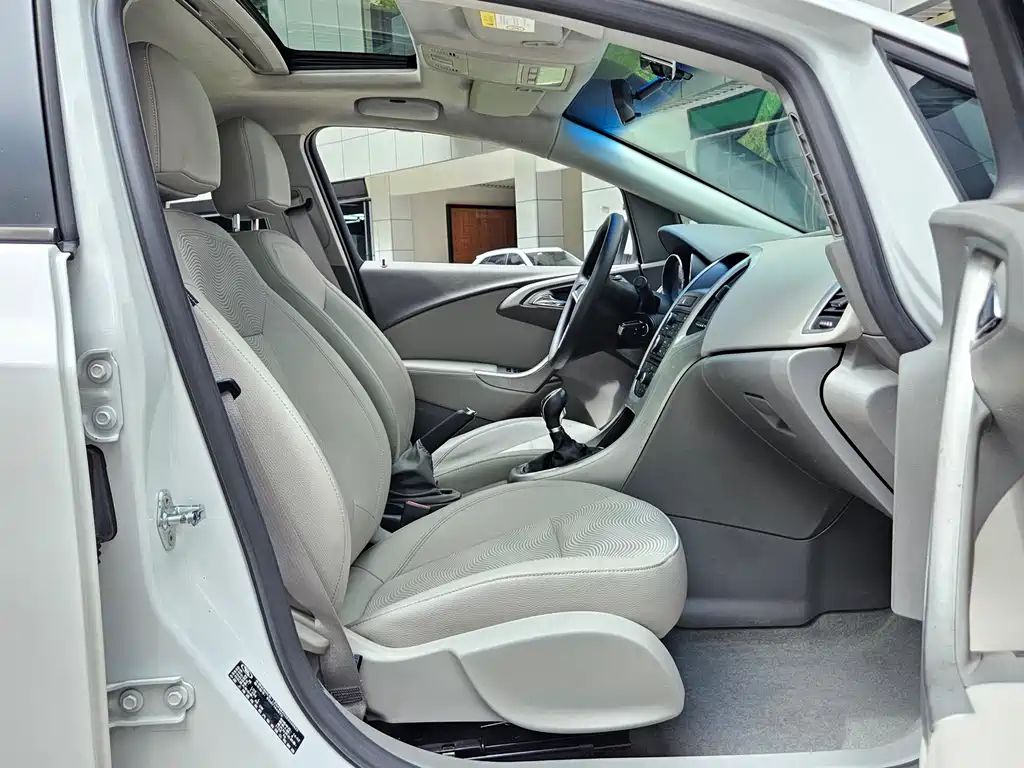 Buick Excelle 2014 — фото 13