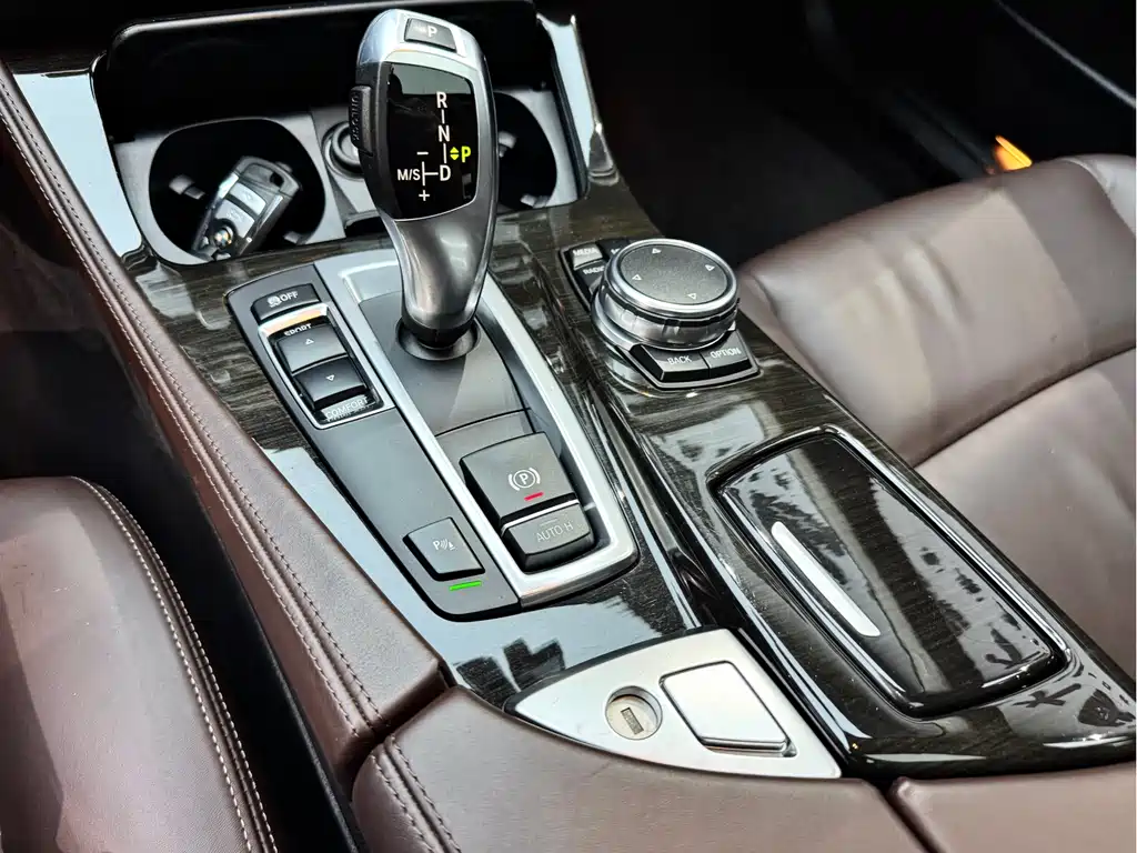 BMW 5 Series 2016 — фото 19