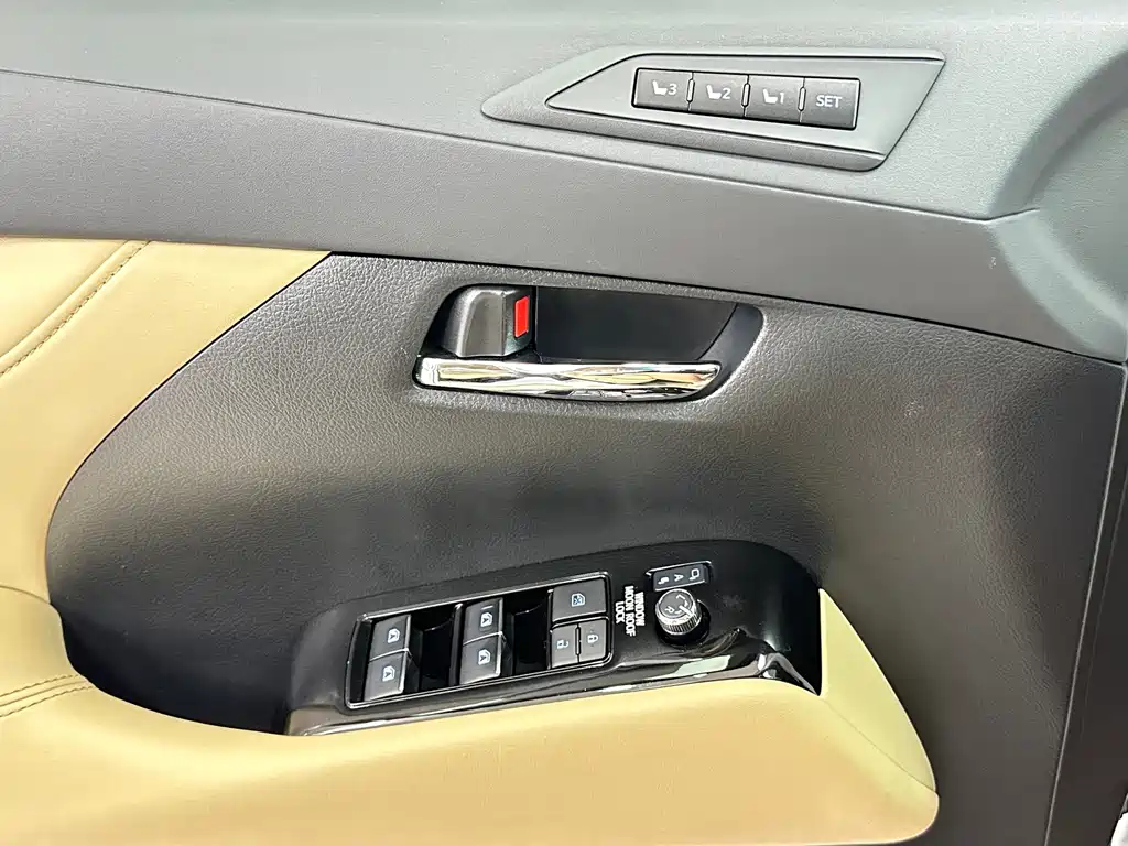 Toyota Alphard 2021 — фото 21