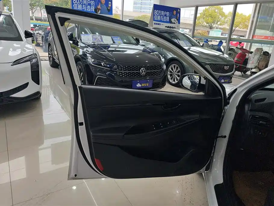 Hyundai Elantra 2019 — фото 7