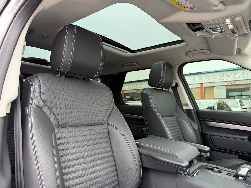 Land Rover Discovery 2023 — фото 11
